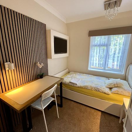 Home Accommodation Саутхамптън Екстериор снимка