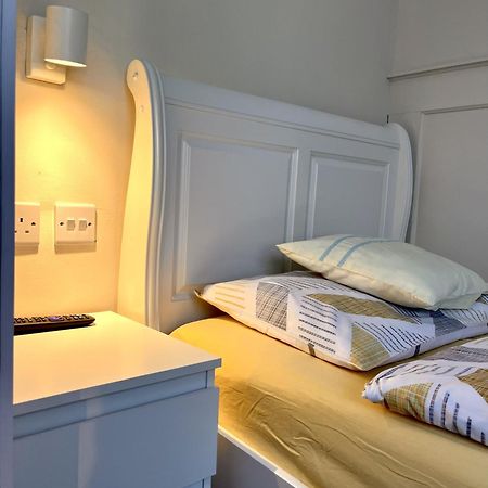 Home Accommodation Саутхамптън Екстериор снимка