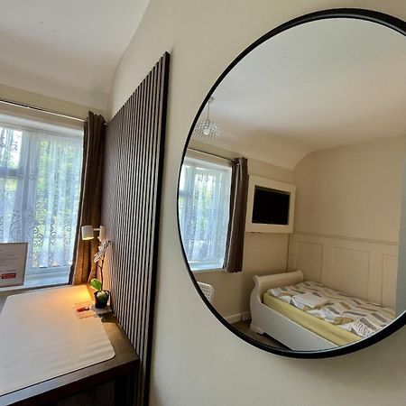Home Accommodation Саутхамптън Екстериор снимка