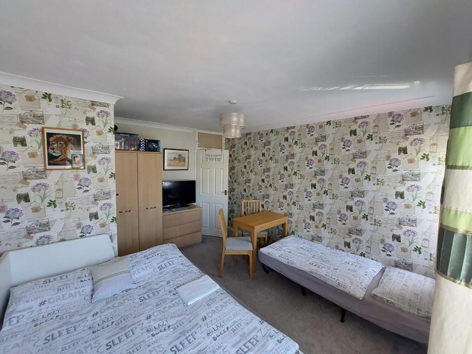 Home Accommodation Саутхамптън Екстериор снимка
