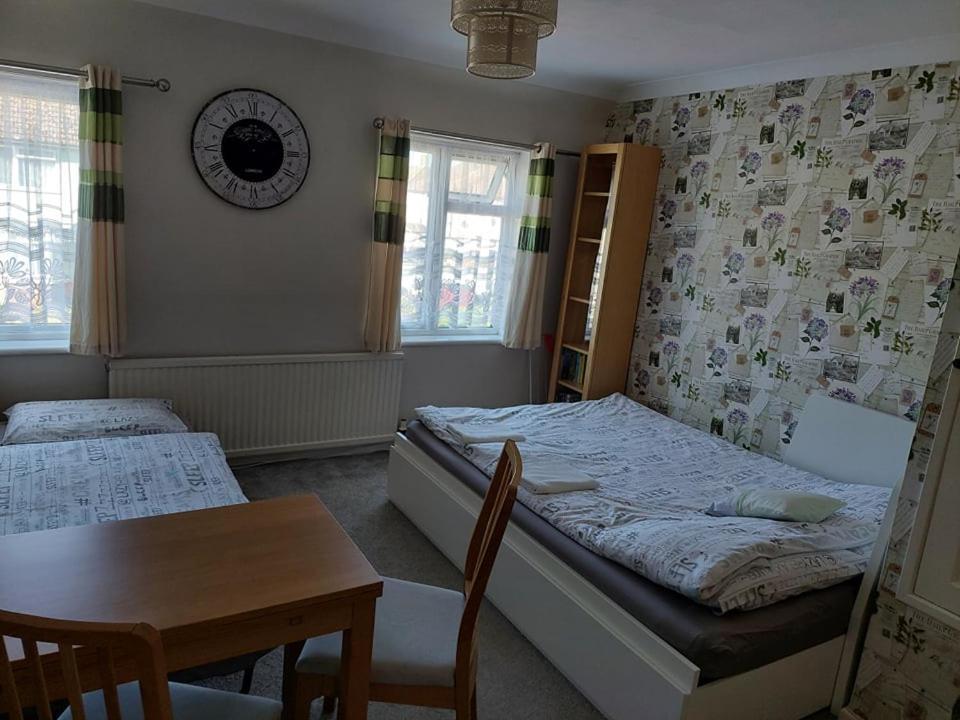 Home Accommodation Саутхамптън Екстериор снимка