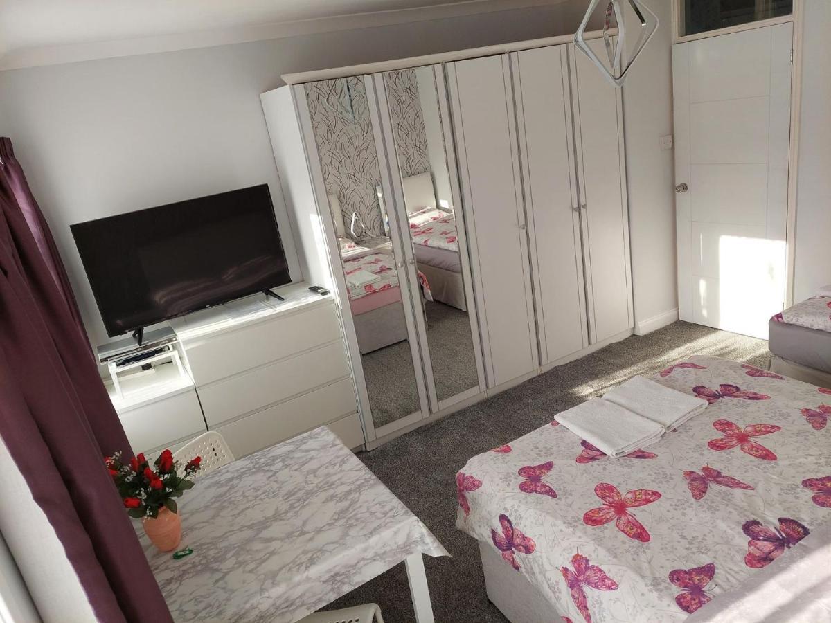 Home Accommodation Саутхамптън Екстериор снимка