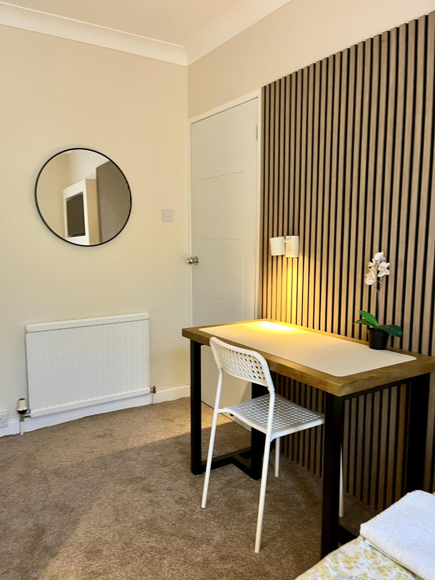 Home Accommodation Саутхамптън Екстериор снимка