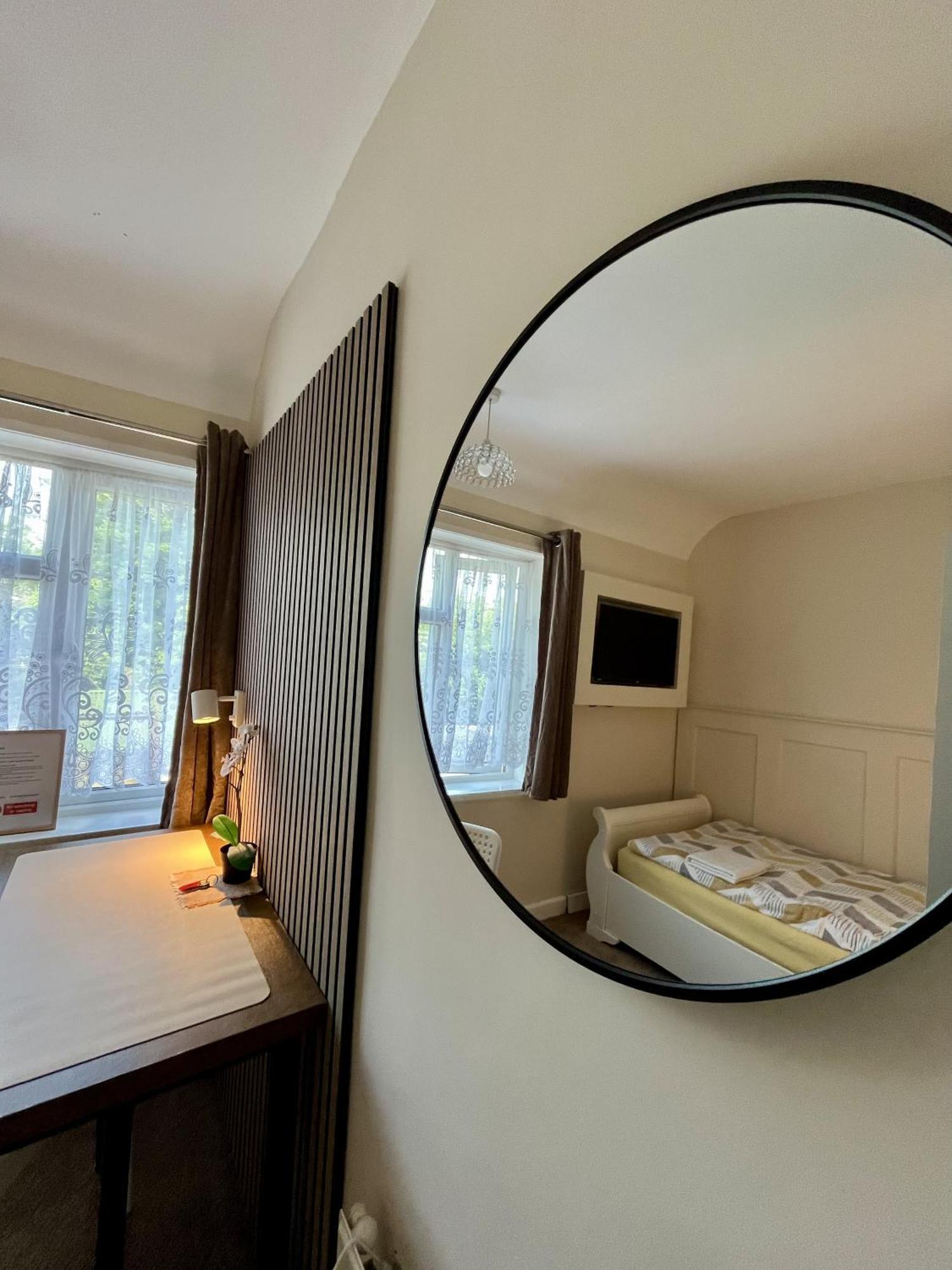Home Accommodation Саутхамптън Екстериор снимка